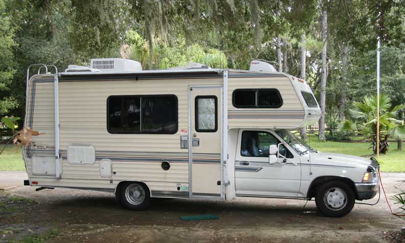 http://www.marill.com/rvadventures/Toyota%20Dolphin%20Adventures/Our%20First%20RV/Odstbdside61Ka.jpg